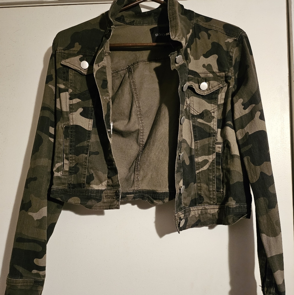 Women's Cropped Camo Jacket